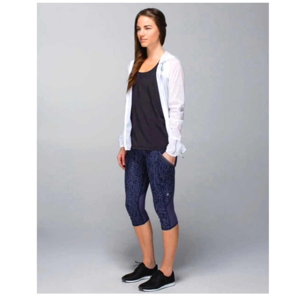 Lululemon Sz 10 Run A Marathon Crop II Capri Shorts